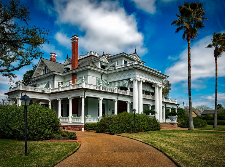 Découvrez comment estimer une propriété de luxe en tenant compte de critères essentiels. Suivez nos conseils pour maximiser la valeur de votre maison ou villa. Découvrez comment estimer une propriété de luxe en tenant compte de critères essentiels. Suivez nos conseils pour maximiser la valeur de votre maison ou villa.