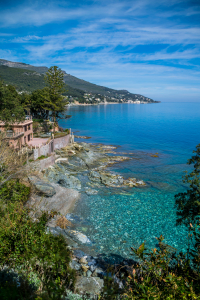 Découvrez l’immobilier de luxe en Corse avec Propriétés Clovis. Explorez villas, maisons de caractère et propriétés d’exception dans un cadre paradisiaque.