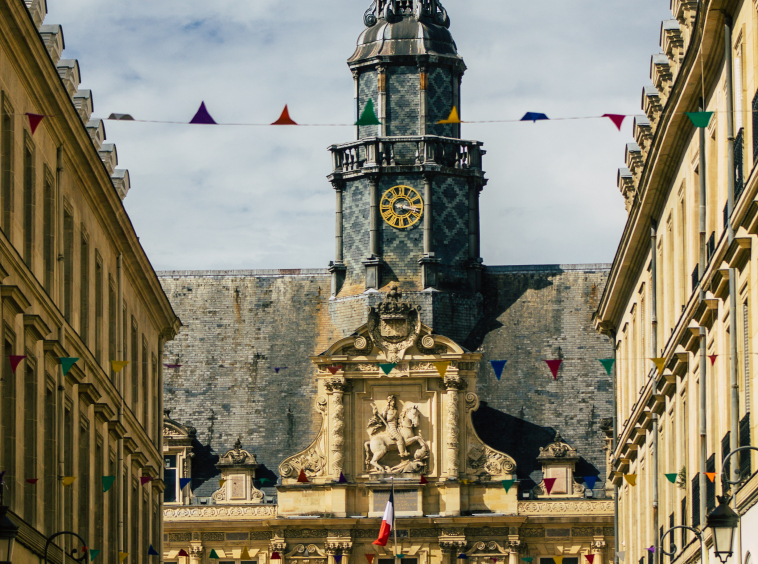 Découvrez l'immobilier de luxe en Grand-Est avec Propriétés Clovis. Explorez des propriétés prestigieuses alliant charme historique et confort moderne.