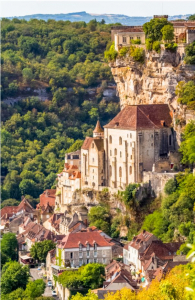 Explorez l'immobilier de luxe en Occitanie avec Propriétés Clovis. Découvrez propriétés prestigieuses entre mer et montagne, alliant confort et élégance.