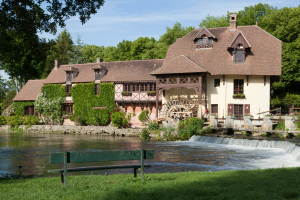 Découvrez les châteaux et biens rares à vendre en Normandie. Investissez dans l'immobilier de luxe avec Propriétés Clovis.