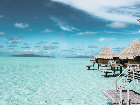 Discover how to buy a luxury hotel in Tahiti: market insights, legal aspects, financing, and expert tips to succeed in French Polynesia.