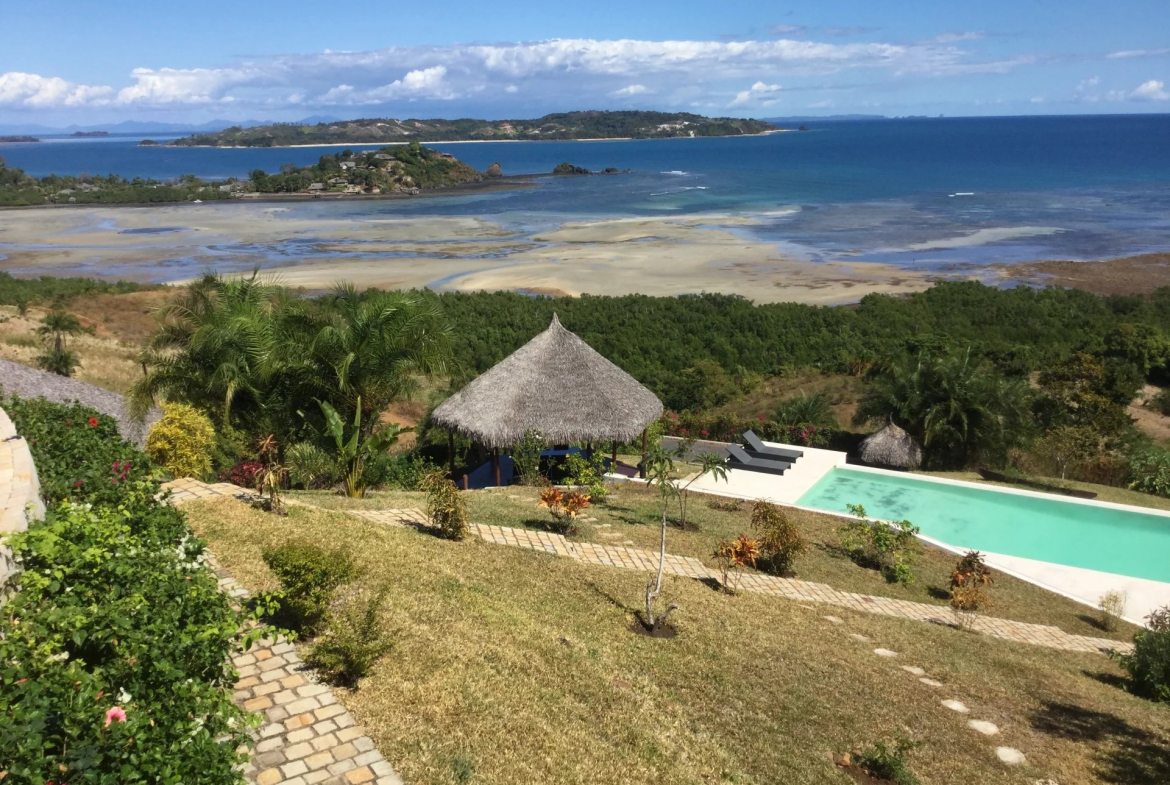 Discover this exceptional luxury villa located on the stunning island of Nosy Be, Madagascar, featuring 5 bedrooms, a swimming pool, and a tropical garden, just minutes away from the famous Andilana Beach.