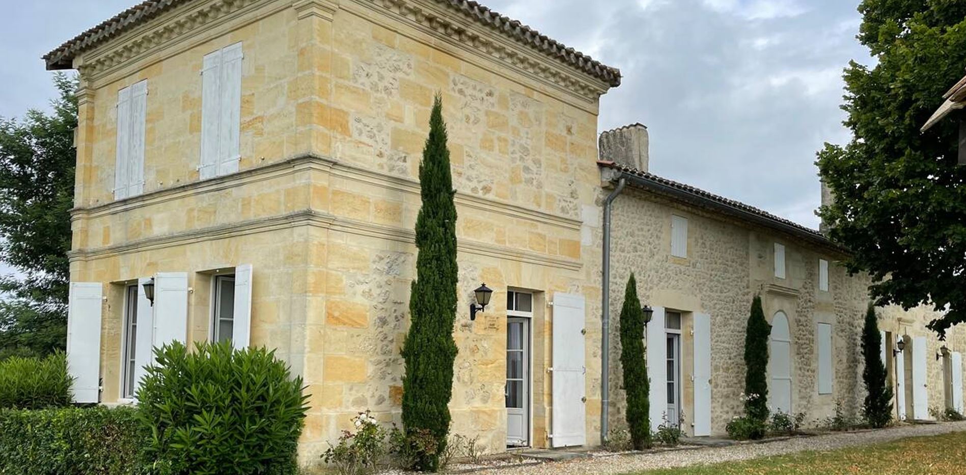 Propriété viticole de 67 ha, dont 39 ha en AOC Bordeaux Supérieur. Chai rénové conçu par Gustave Eiffel, bâtiments d’habitation. Idéal projet viticole ou œnotourisme.