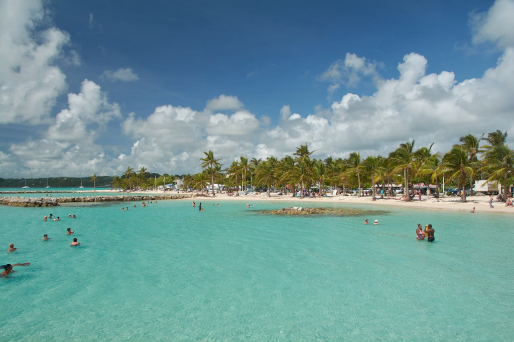 Propriétés Clovis accompagne la vente d’hôtels, chambres d’hôtes et éco-lodges en Guadeloupe avec expertise et discrétion pour maximiser votre prix.