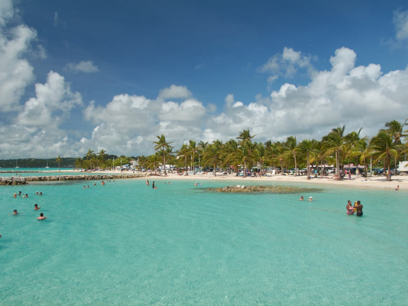Propriétés Clovis accompagne la vente d’hôtels, chambres d’hôtes et éco-lodges en Guadeloupe avec expertise et discrétion pour maximiser votre prix.