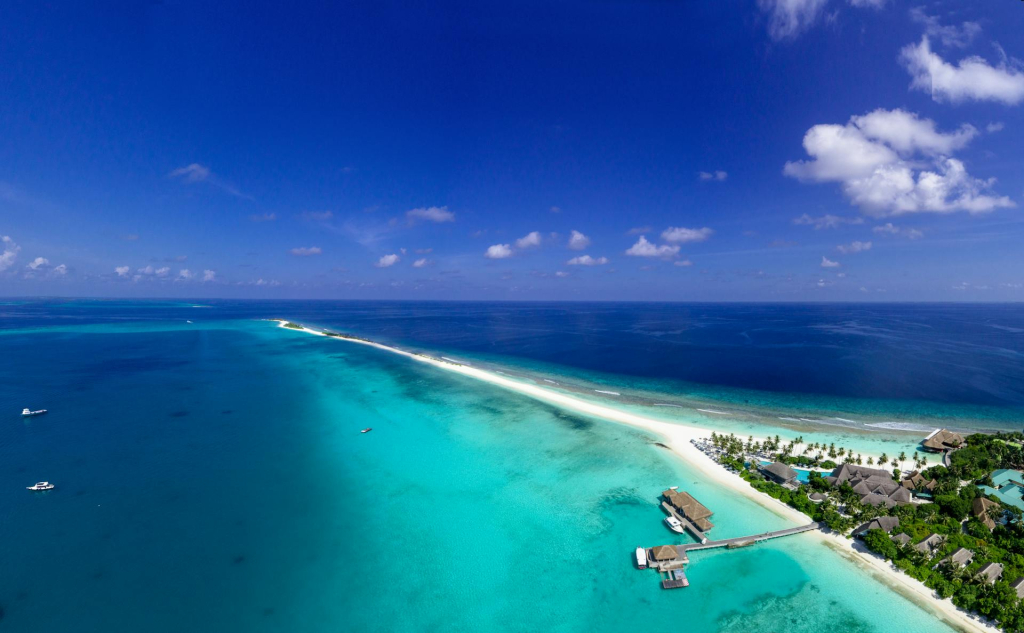 Découvrez le marché de l’immobilier de luxe aux Maldives : villas, maisons sur pilotis et îles privées pour un investissement prestigieux.