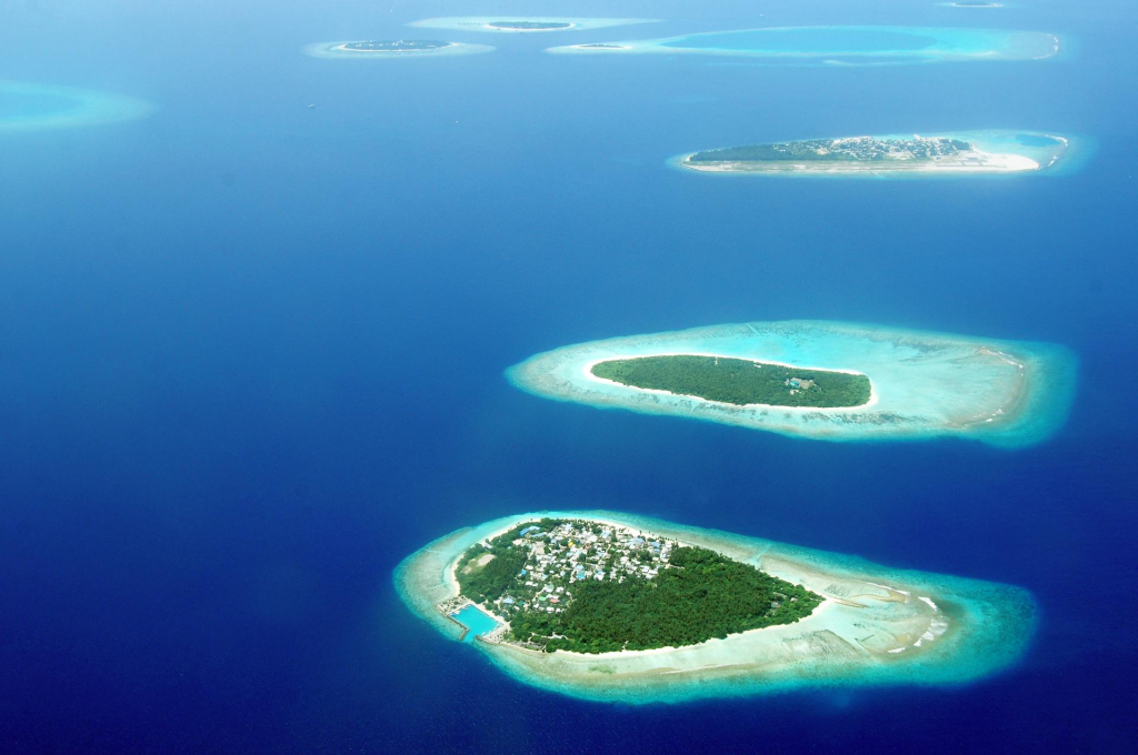 Discover luxury real estate in the Maldives: villas, overwater homes, and private islands for an exclusive and prestigious investment.