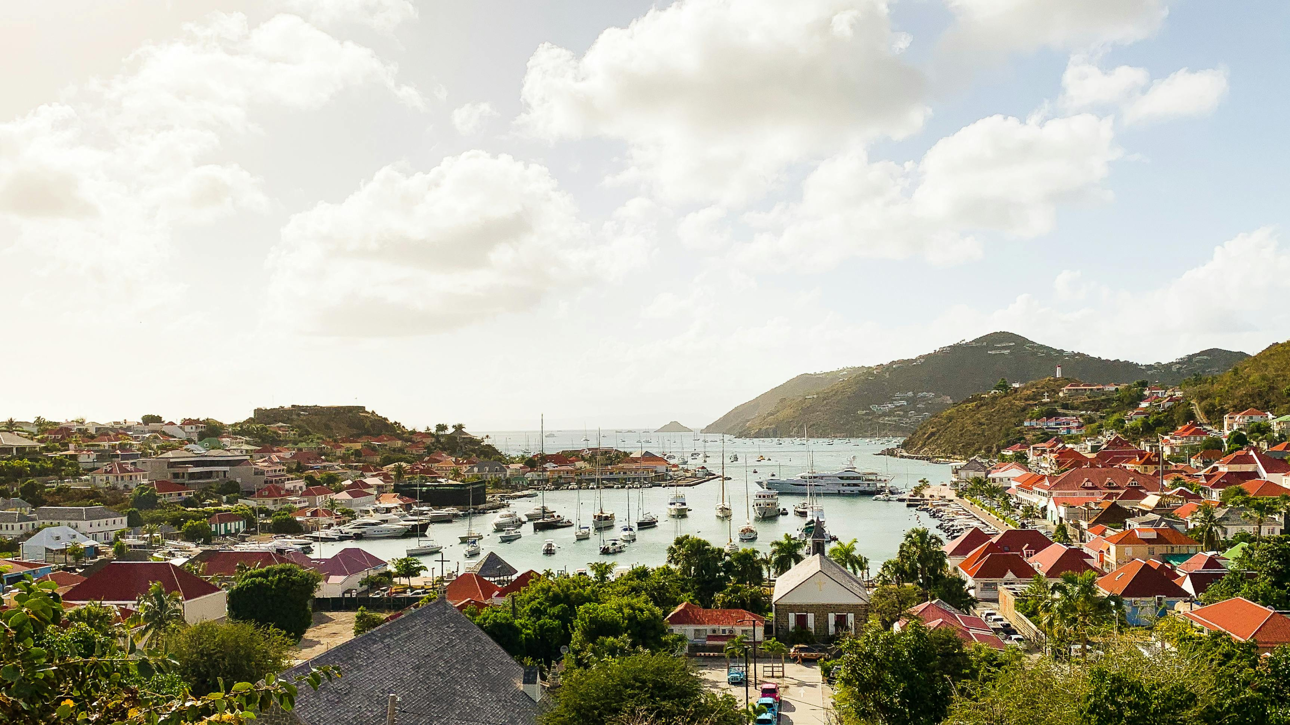 Vue panoramique du port de Gustavia, capitale de Saint-Barthélemy