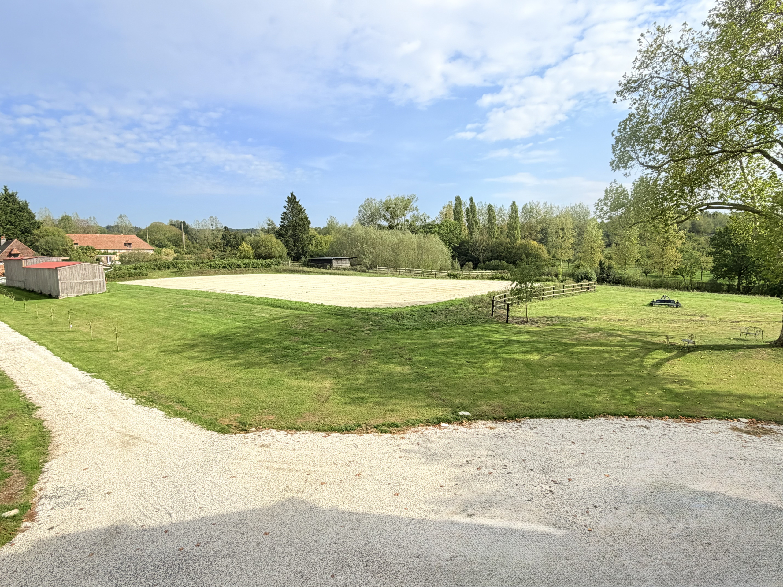 Espaces extérieurs et installations équestres d’un domaine du Pays d’Auge