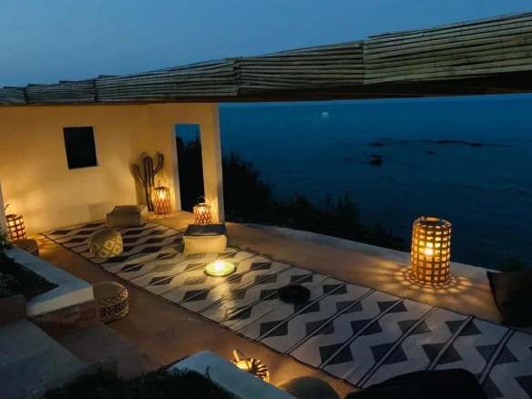 Villa pieds dans leau à canaloro sari solenzara  316 m² 4 suites piscine vue mer et terrain de 2 556 m² Prix sur demande Propriétés clovis