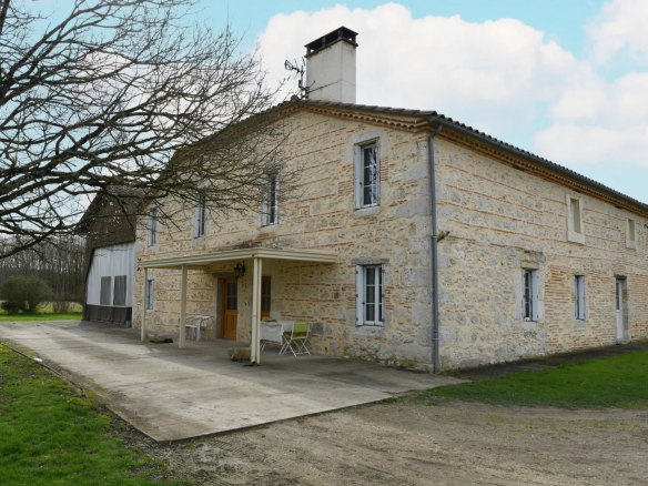 Corps de Ferme à Agen, 10 Ha, Maison 170 m² – 700 000 €