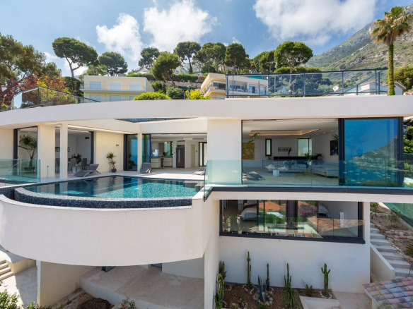 Location de Vacances de Luxe à Èze – Côte d’Azur, Villas et Maisons Prestigieuses
